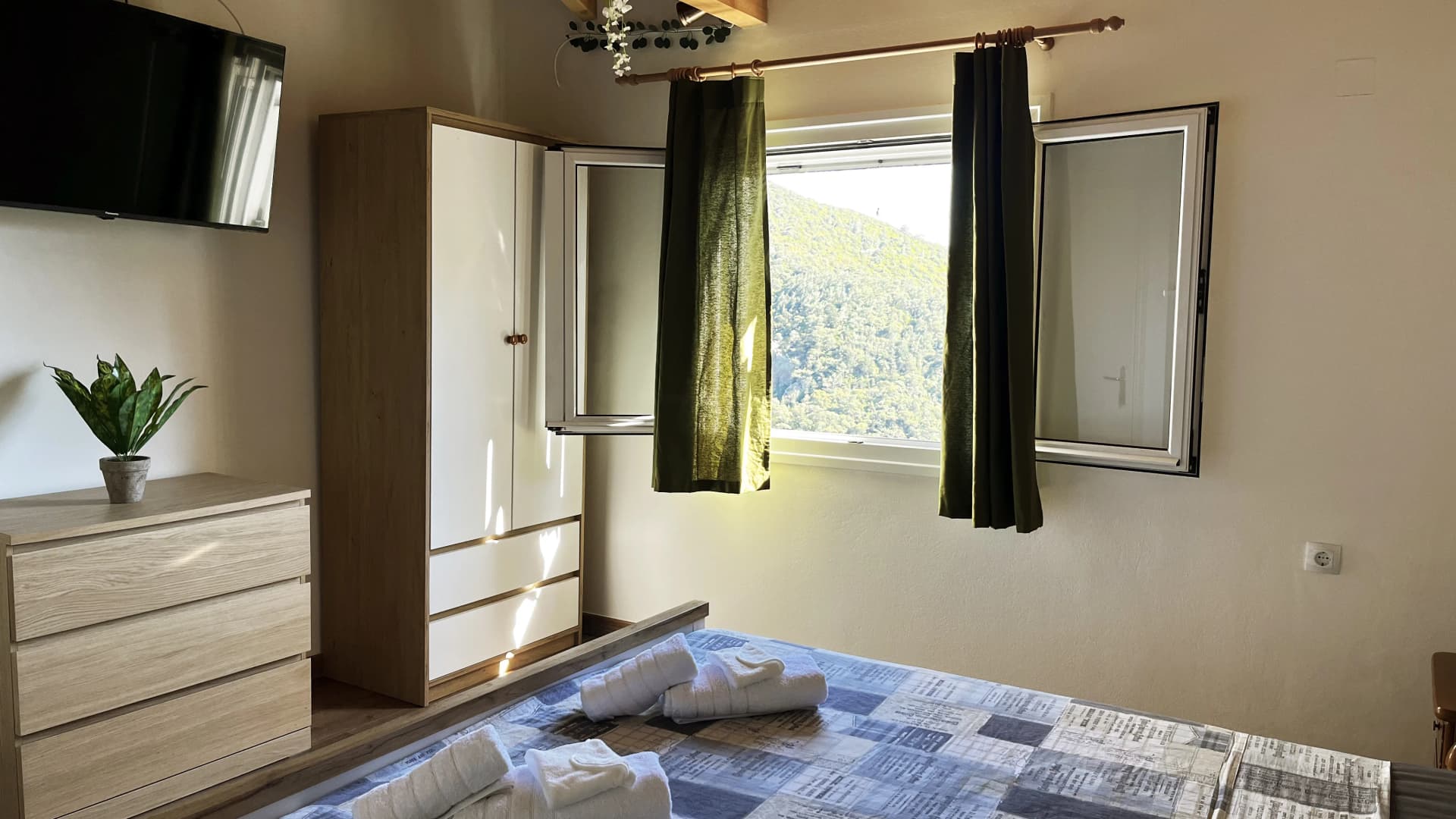 Villa Buena Vista, a stone villa in Platanos, Samos